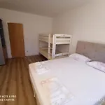 Urban Four Apartment, Private Parking *