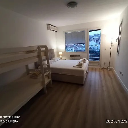 Urban Four Apartment, Private Parking 사라예보