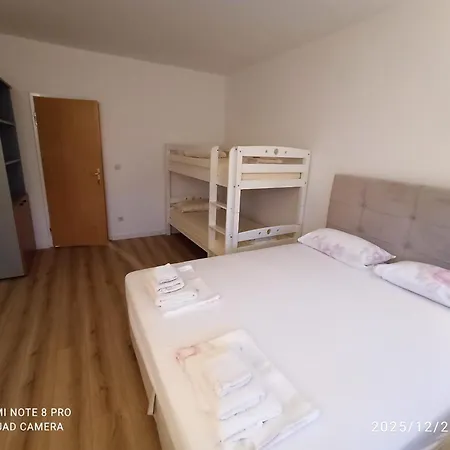 Urban Four Apartment, Private Parking *