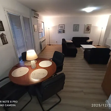 Urban Four Apartment, Private Parking 아파트 *